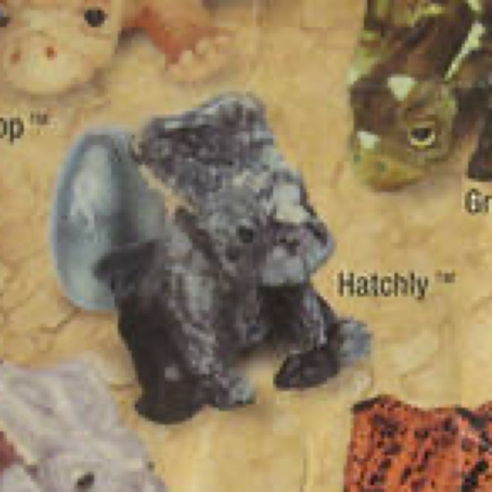 2002 HALLMARK DINOTOPIA 26 ALPHA SERIES PLUSH - #8 HATCHLY